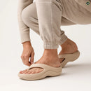 Chinelo anatômico feminino em EVA leve (110g). Alívio imediato para fascite plantar, esporão e dores nos pés. Conforto aprovado por 50 mil mulheres. Compre!